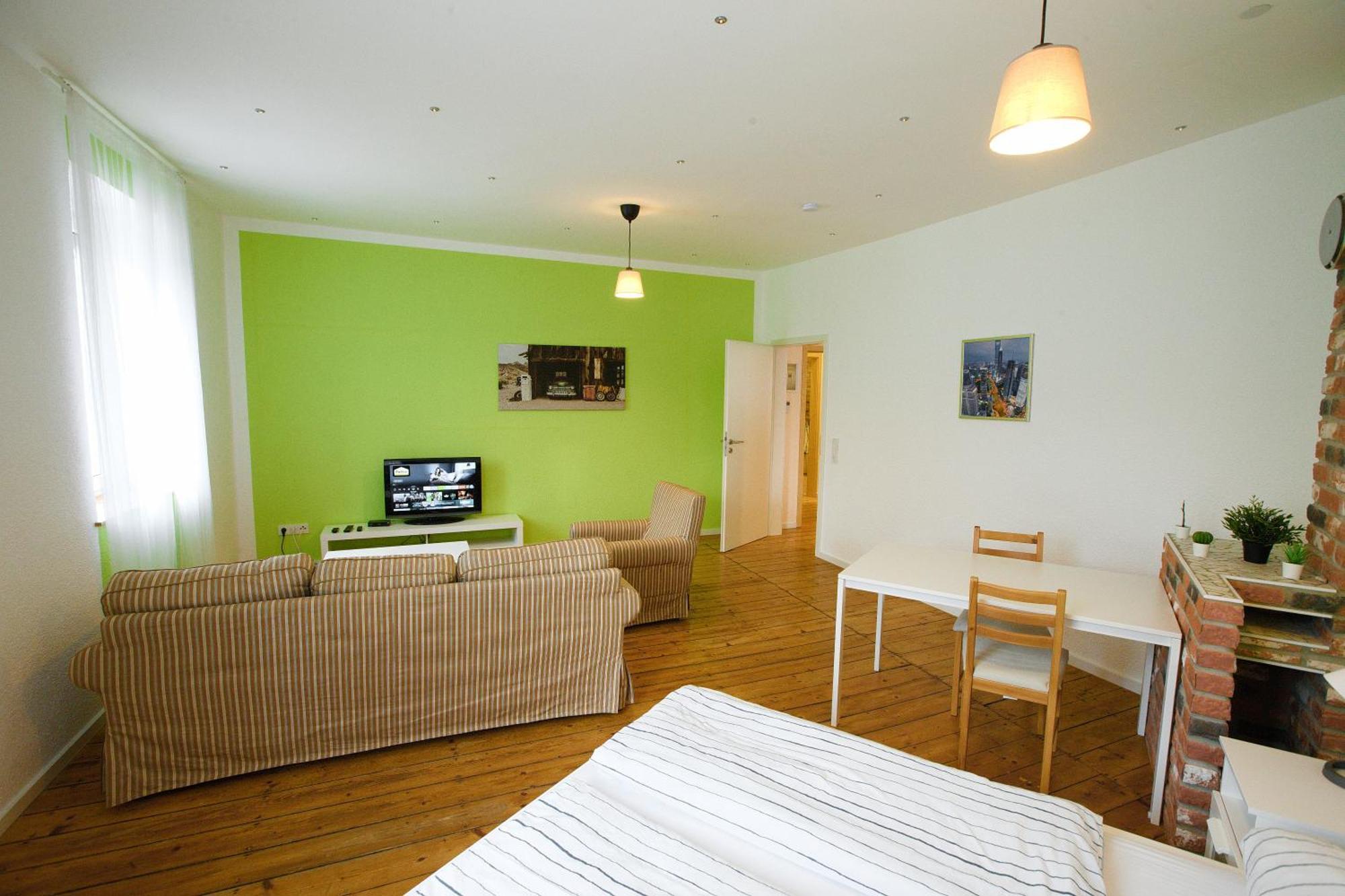 Das Haus Am Bach - Schoene Grosse Moderne Wohnung Mit Terrasse Osthofen Exterior foto