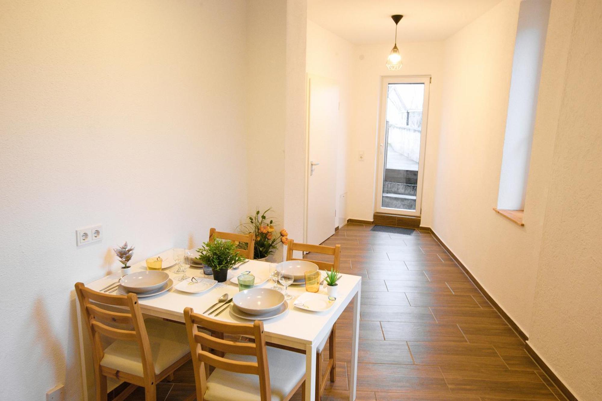 Das Haus Am Bach - Schoene Grosse Moderne Wohnung Mit Terrasse Osthofen Exterior foto